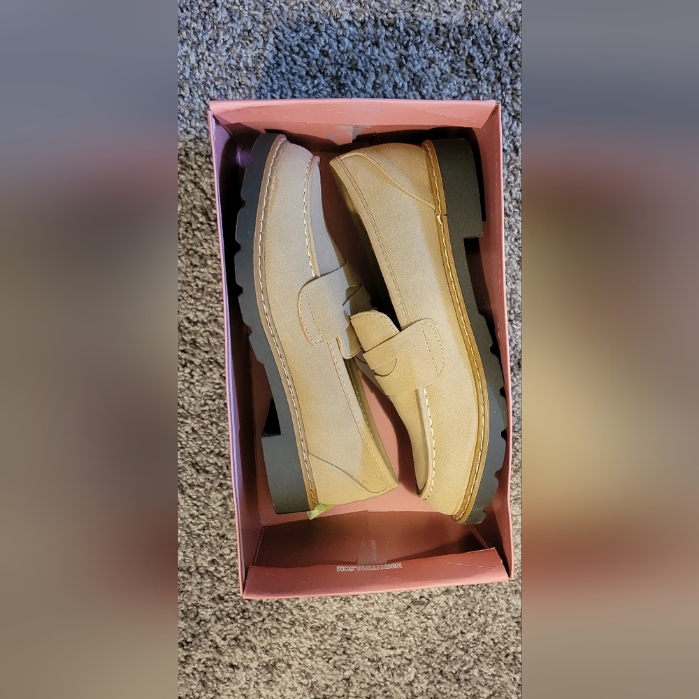 NWT/NIB Women's Tan Loafers